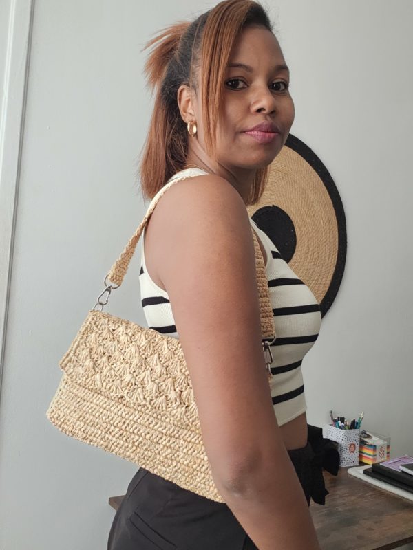 Sac bandoulière TIANA en raphia naturel – 2 anses – fait main à Madagascar – Image 2